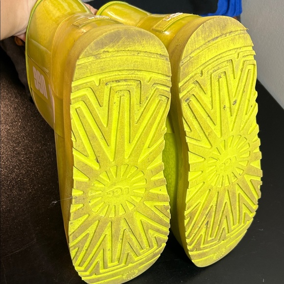 UGG Women's Neon Yellow Ankle Boots - Picture 9 of 9